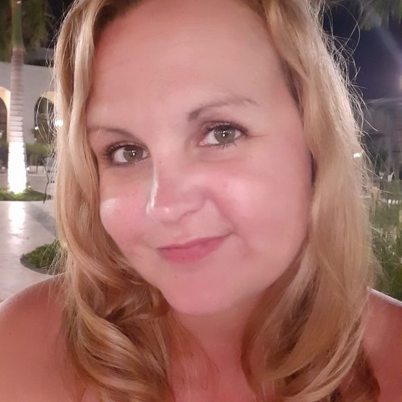 Meet your Posher, Cynthia - Picture 1 of 1